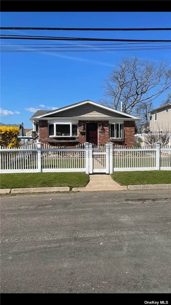 219 Silver Street - Photo 1