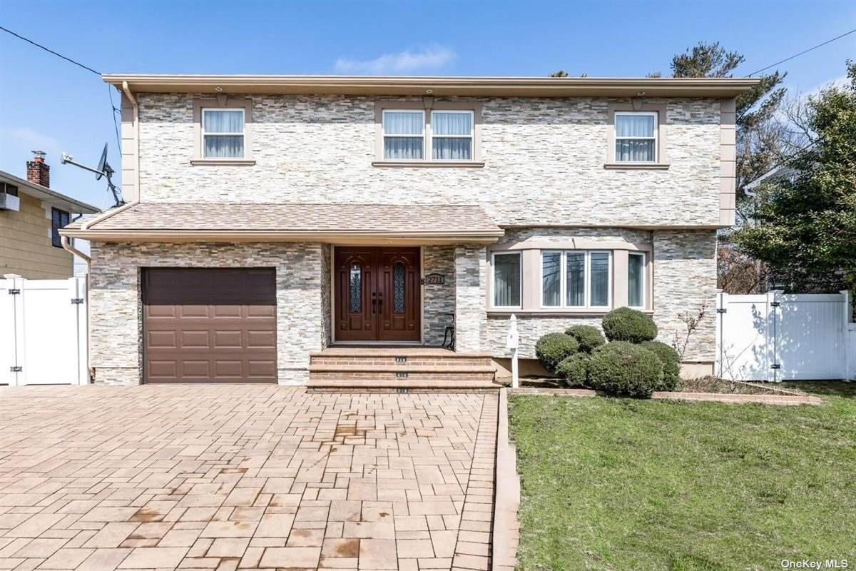 2711 Jerusalem Avenue - Photo 1