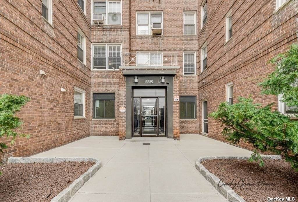6385 Woodhaven Boulevard - Photo 1
