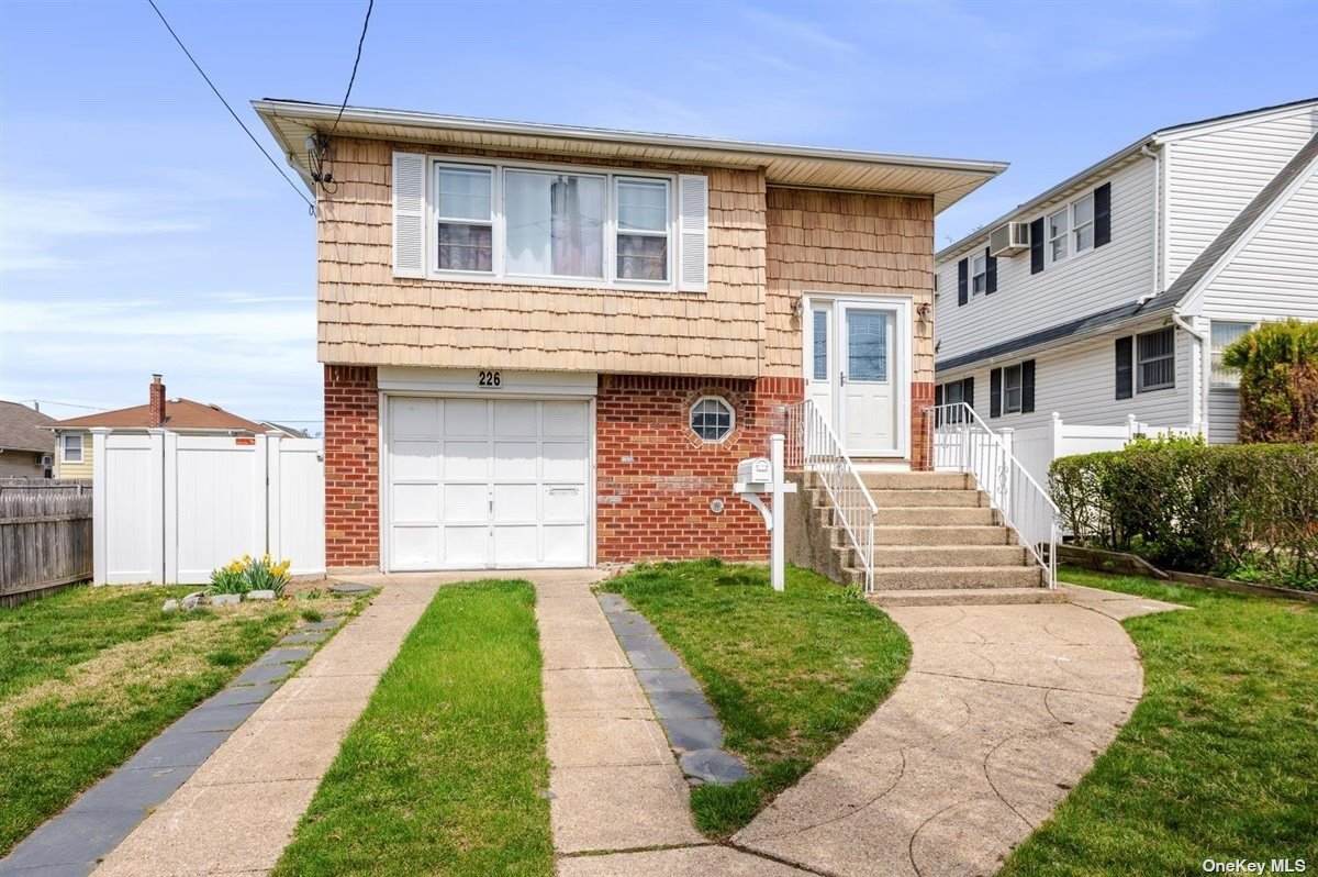 226 Windsor Parkway - Photo 1