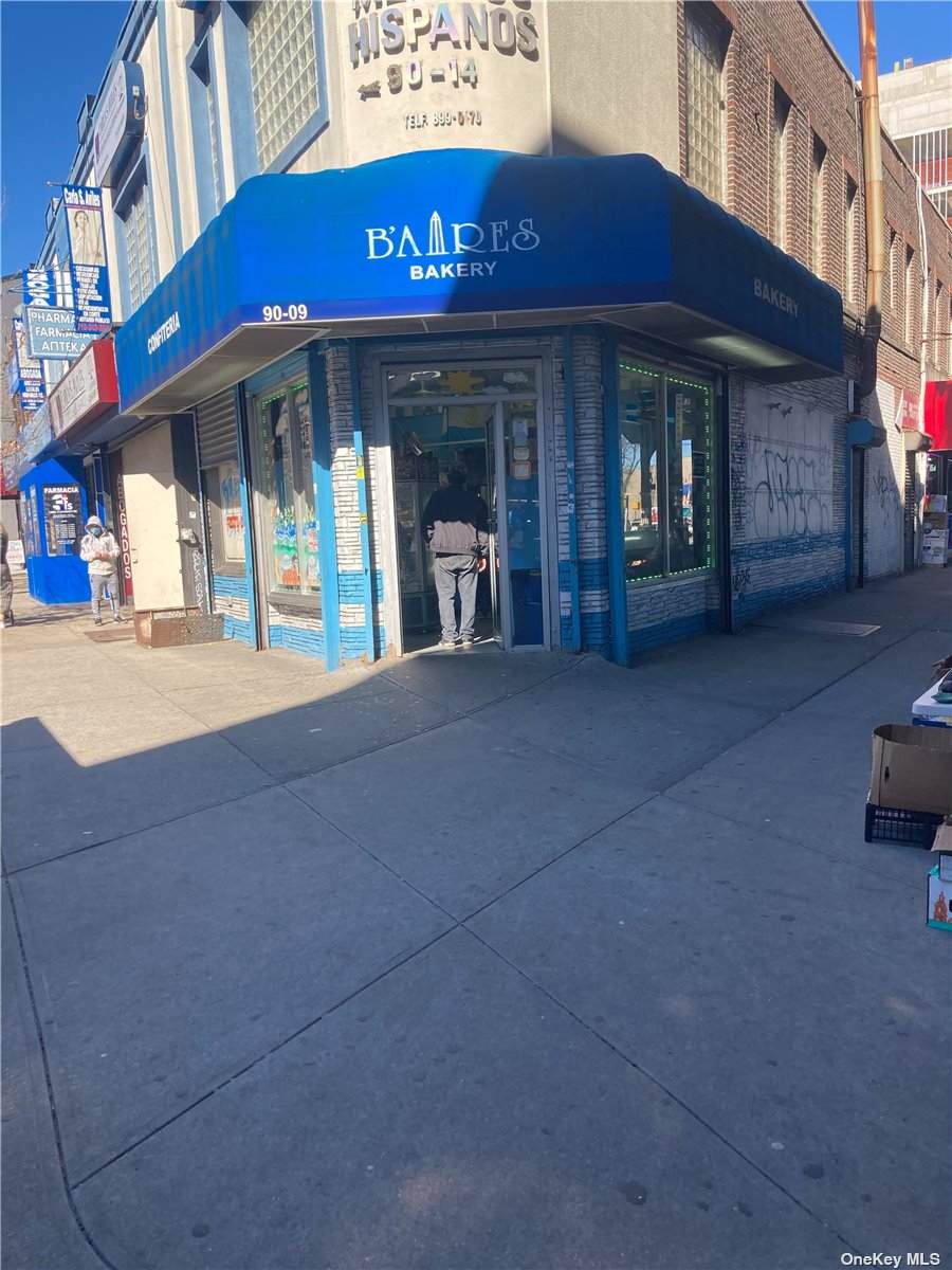 90-09 Roosevelt Avenue - Photo 1