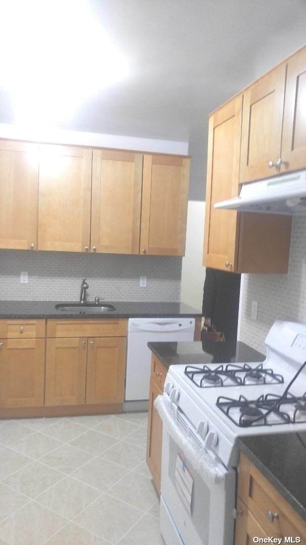 89-15 Parsons Boulevard - Photo 1