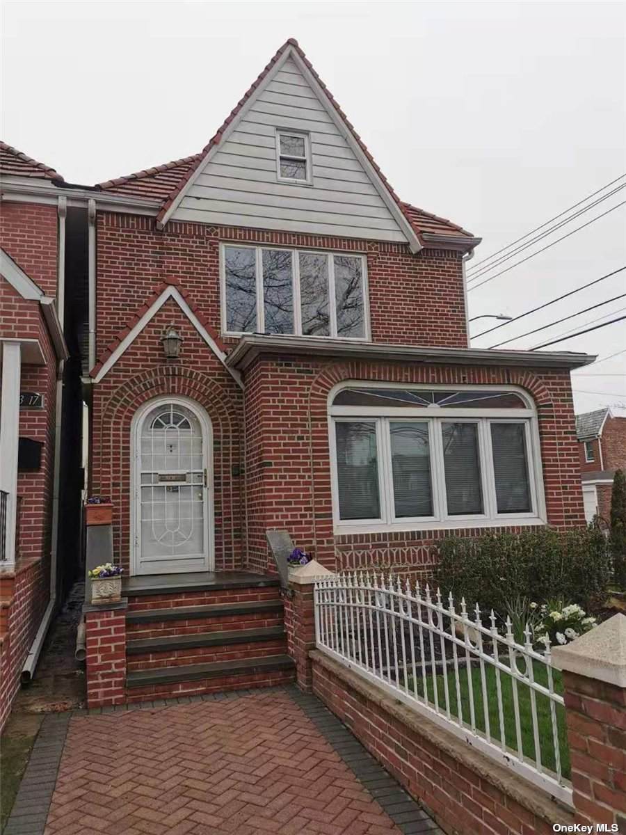 83-19 Penelop Avenue - Photo 1