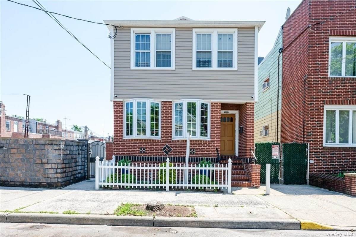 136-15 Whitelaw Street - Photo 1