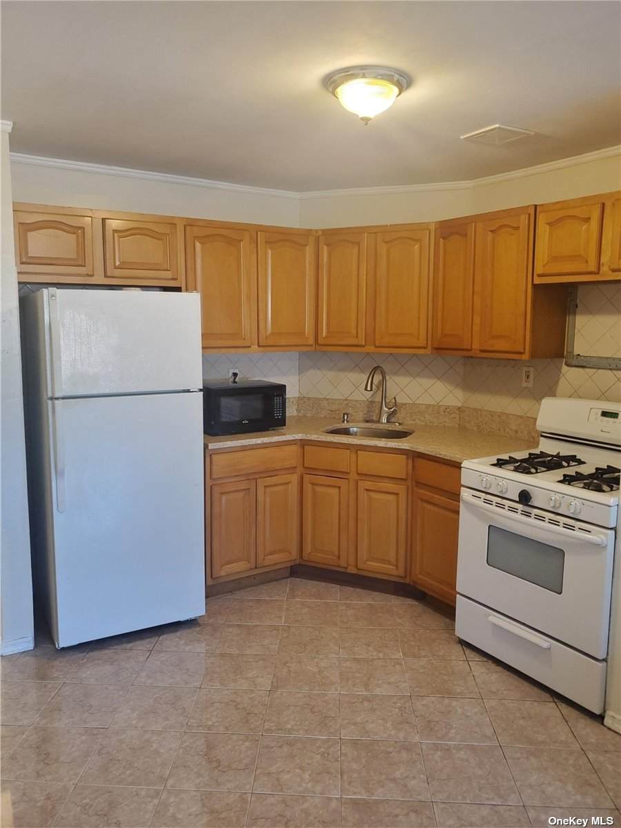 492 Vermont Street - Photo 1