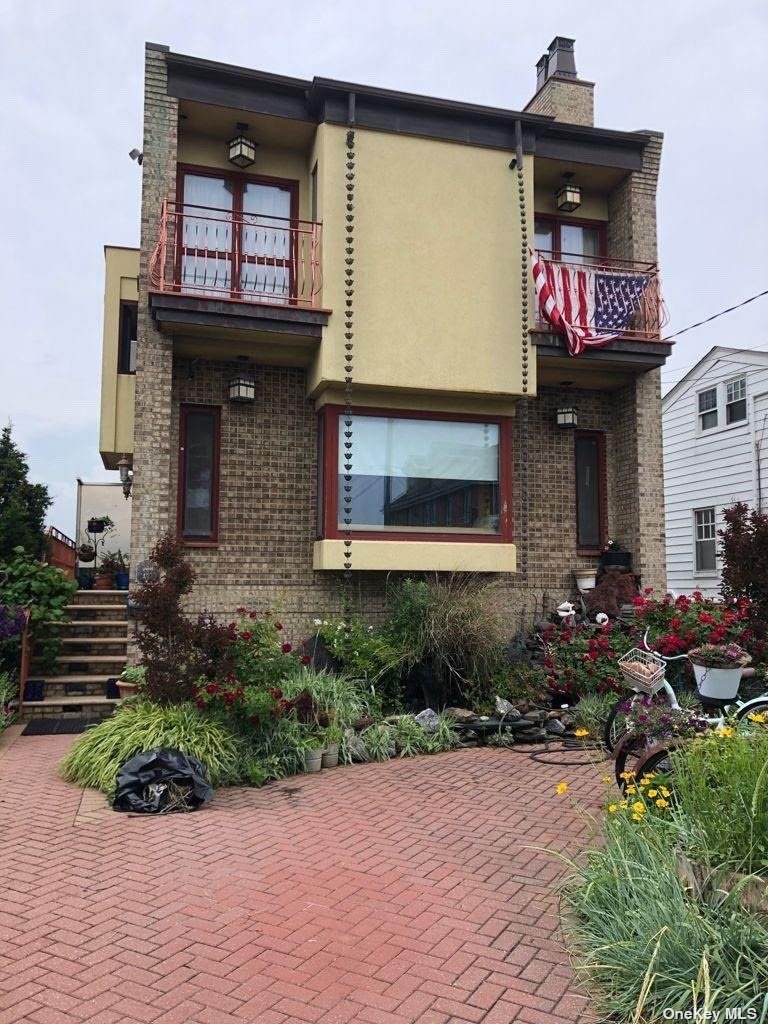 142-10 Cronston Avenue - Photo 1