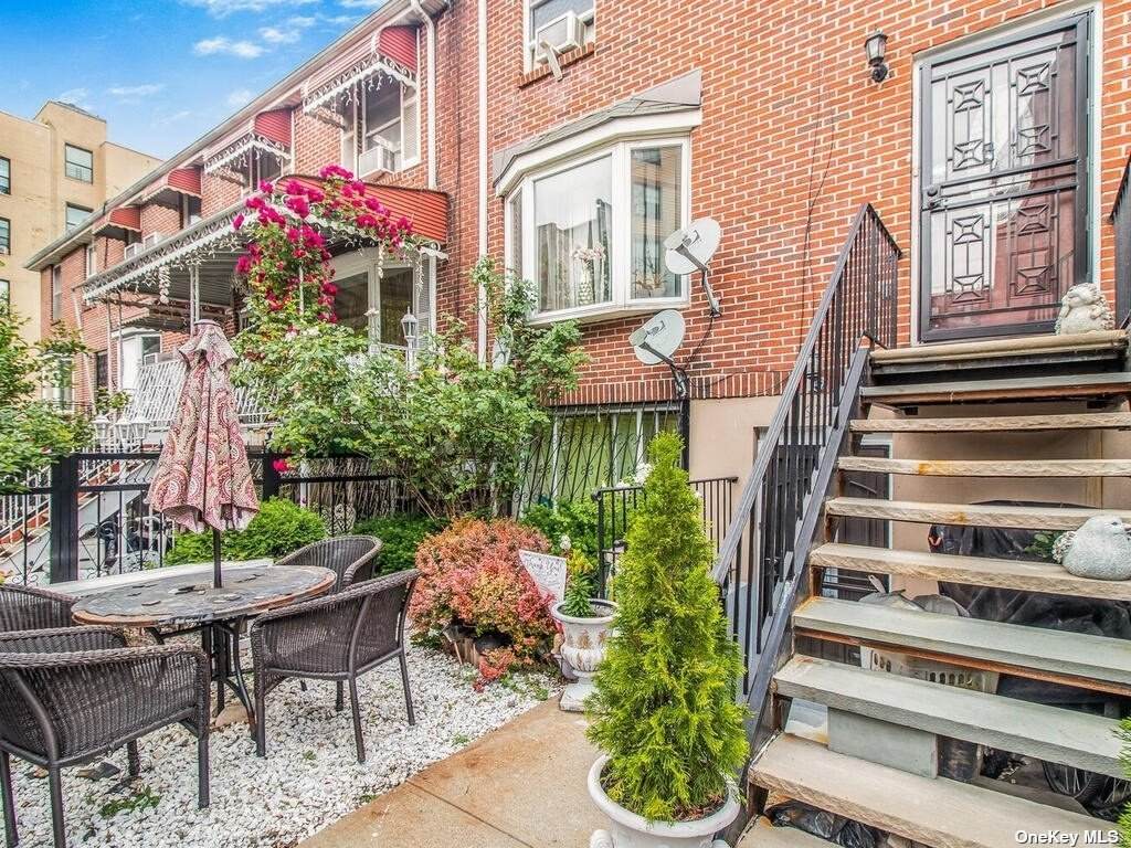627 E.139Th St - Photo 1