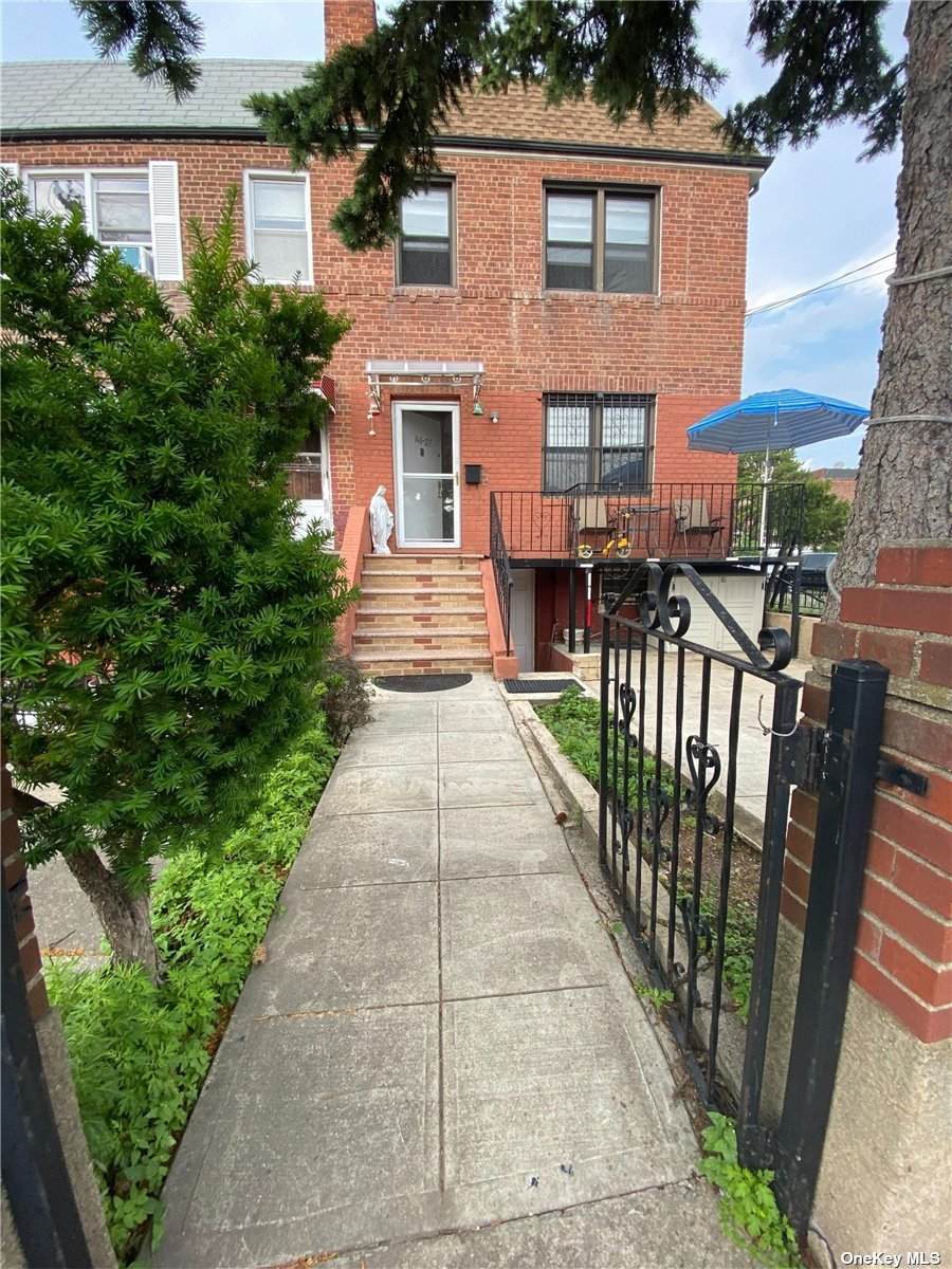 146-27 Reeves Avenue - Photo 1