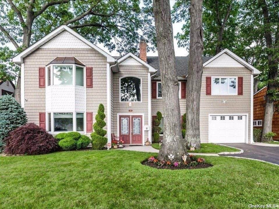 126 Hewlett Avenue - Photo 1