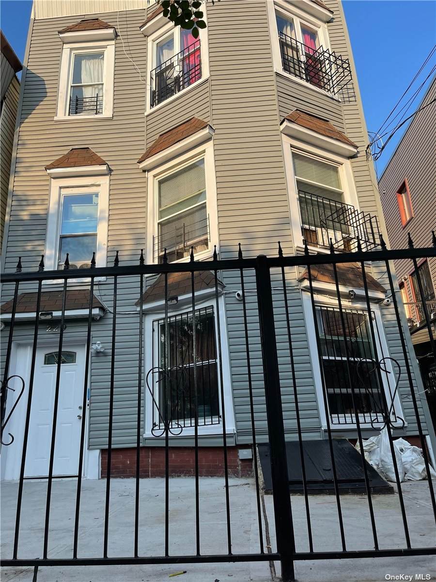 229 Van Siclen Avenue - Photo 1