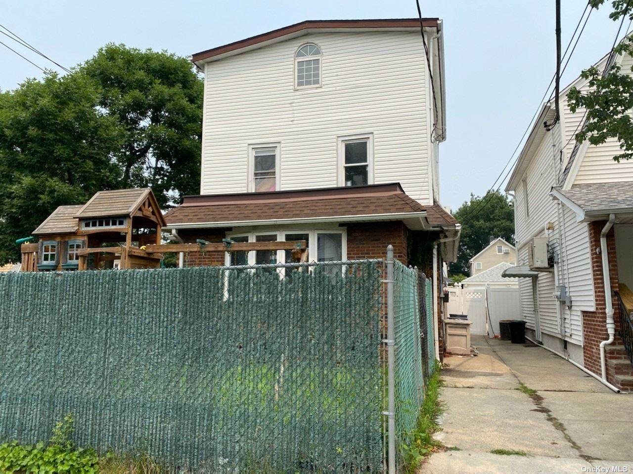 97-01 Linden Boulevard - Photo 1