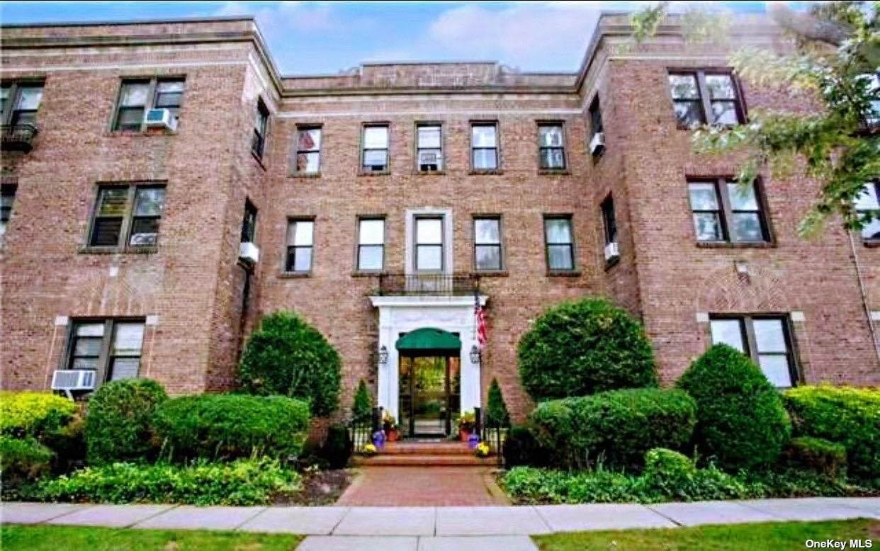 222 7th Street - Photo 1