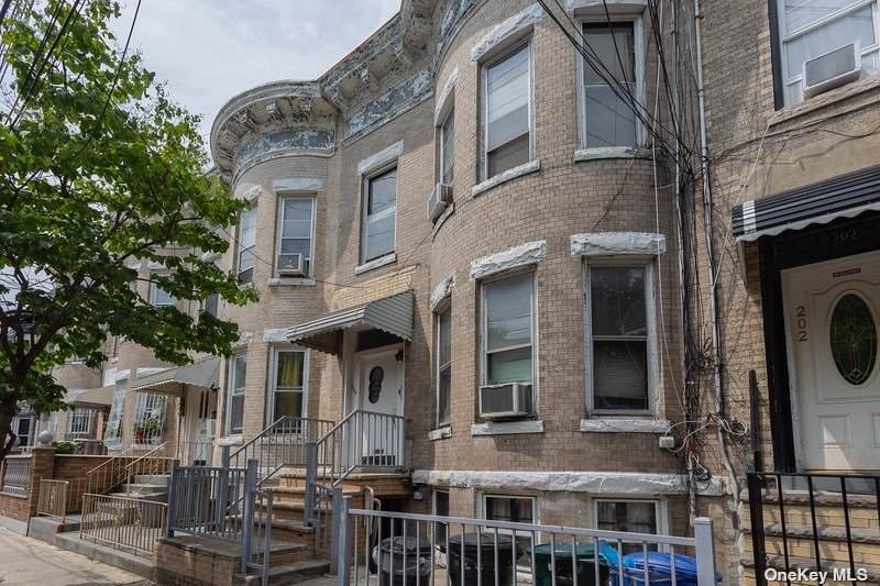 204 Lincoln Avenue - Photo 1