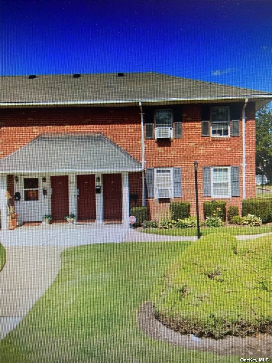 2511 Jerusalem Avenue - Photo 1