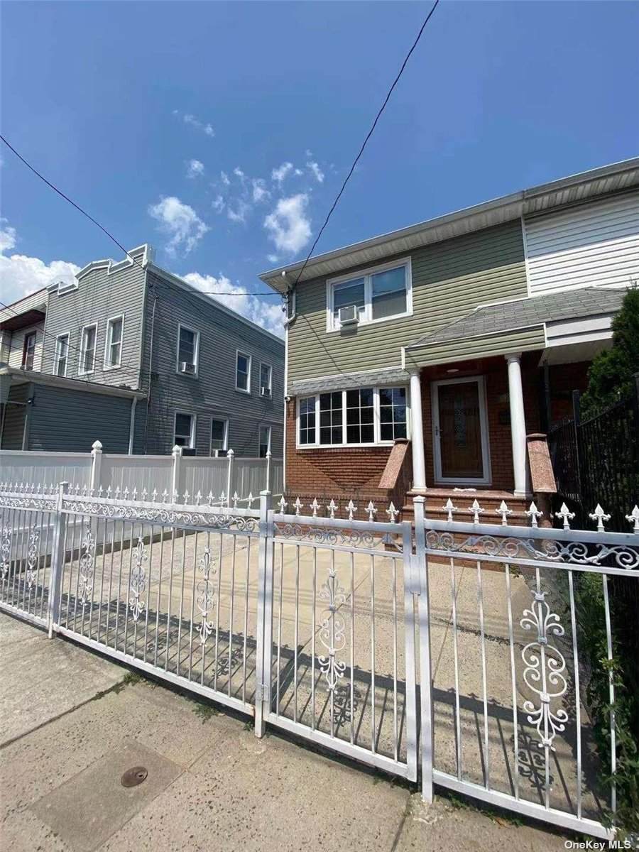 95-27 Cresskill Place - Photo 1