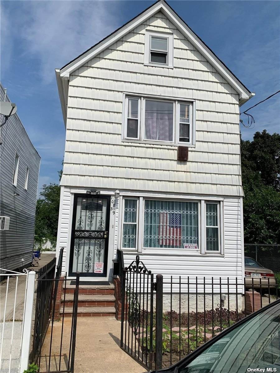 108-39 Union Hall Street - Photo 1