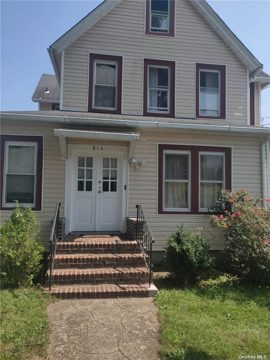 814 Clocks Boulevard - Photo 1