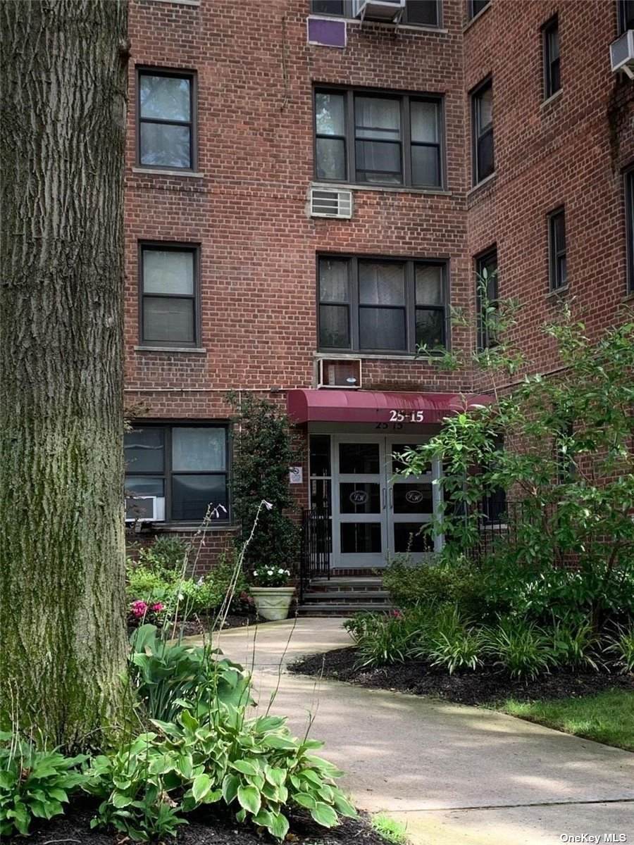 25-15 Union Street - Photo 1