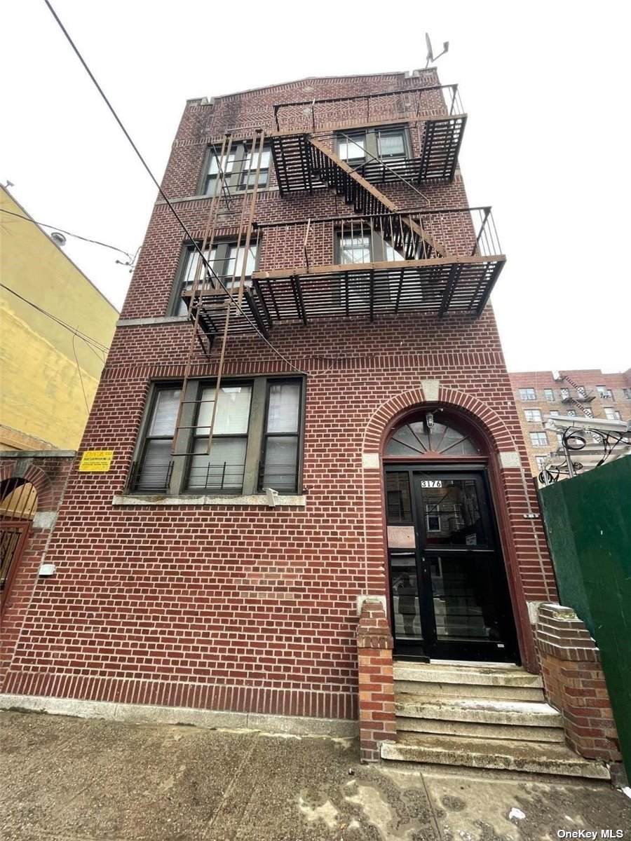 3176 Villa Avenue - Photo 1