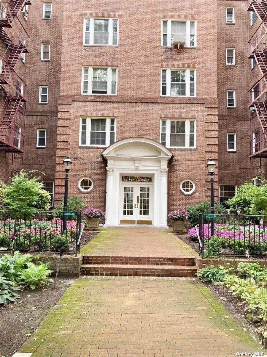 117-01 Park Lane S - Photo 1