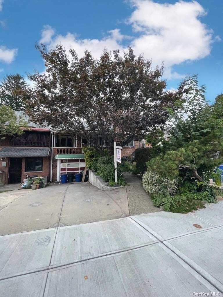76-32 Kneeland Avenue - Photo 1