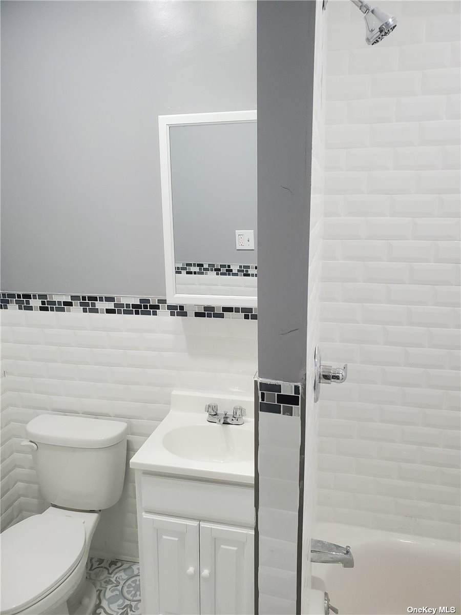 76-22 85 Drive - Photo 1