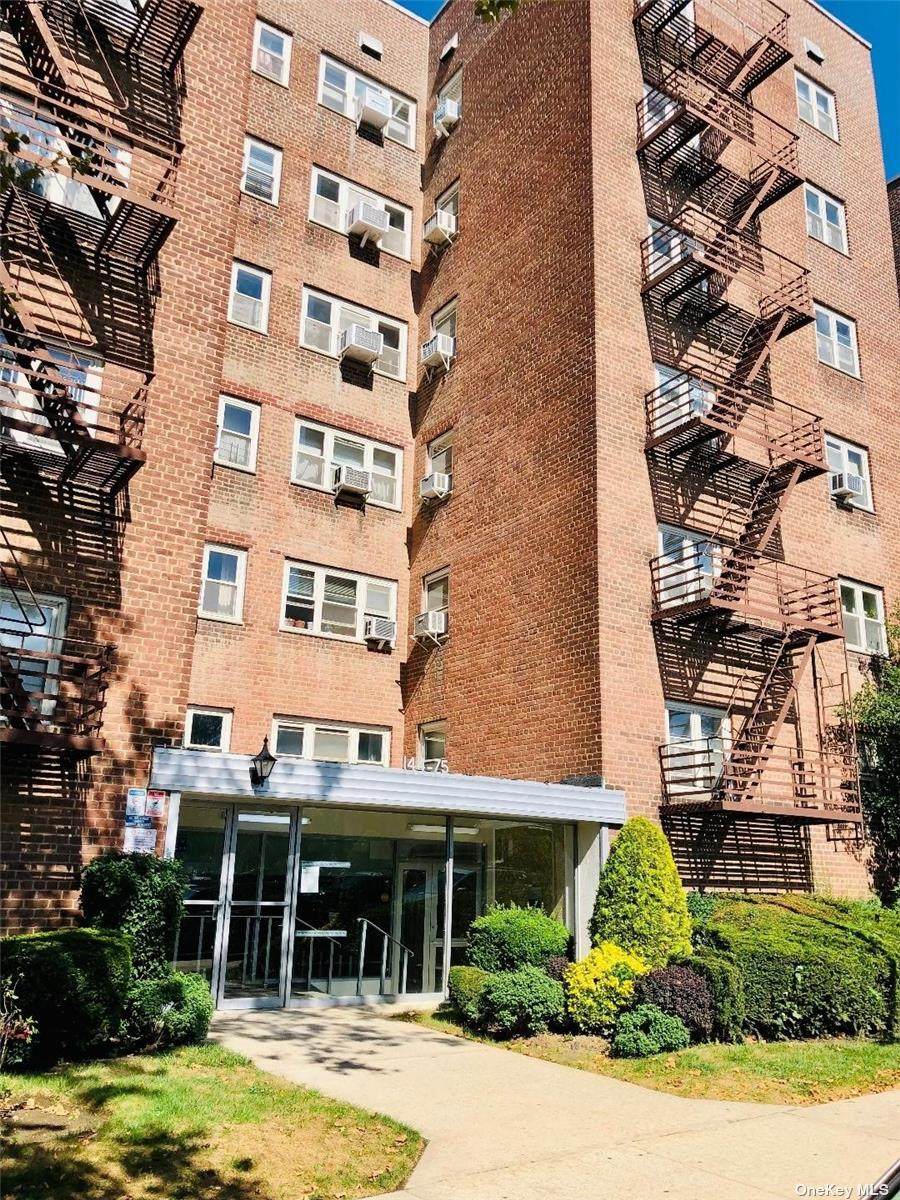 144-75 Melbourne Ave - Photo 1