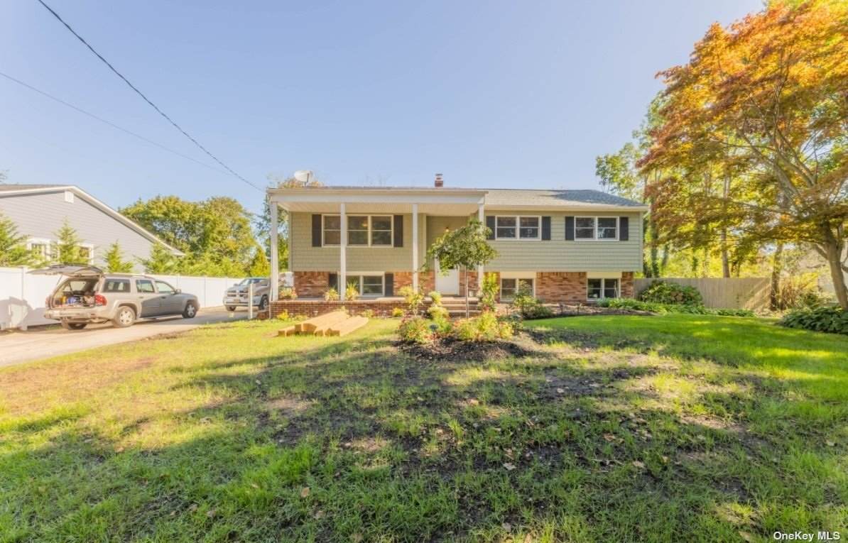 111 Blue Point Avenue - Photo 1