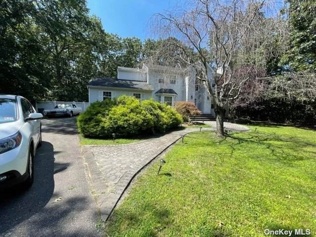 8 Phyllis Lane - Photo 1
