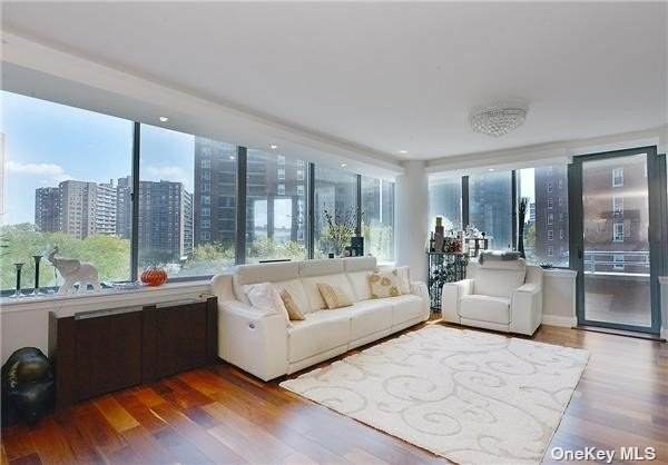 62-54 97 Place - Photo 1