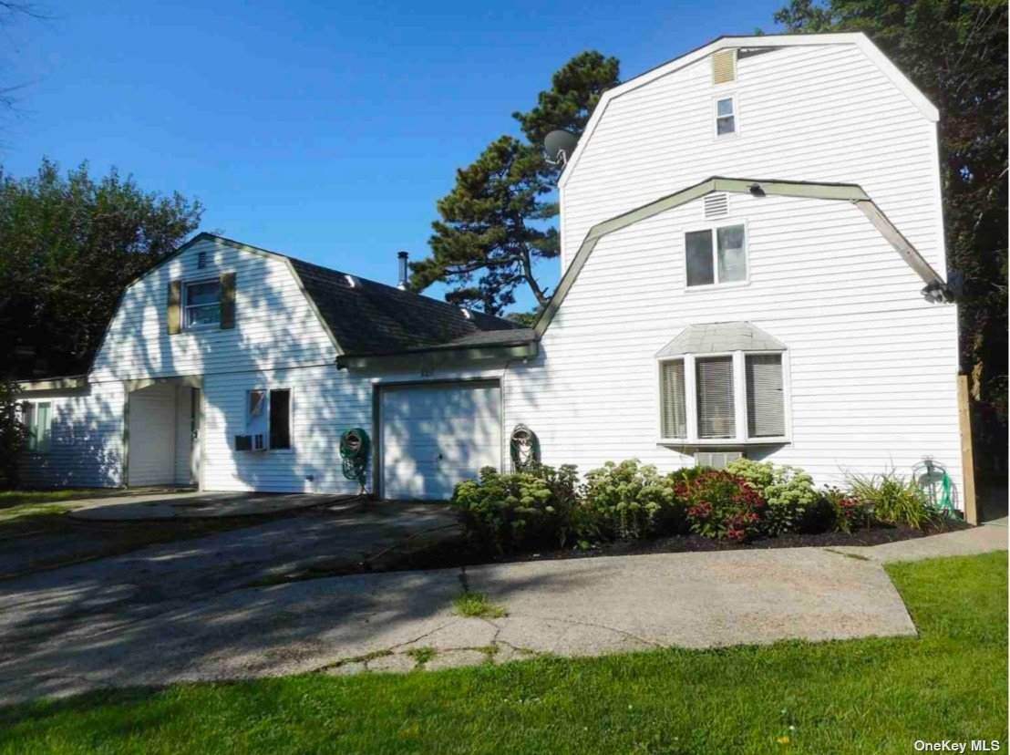 120 Morris Avenue - Photo 1