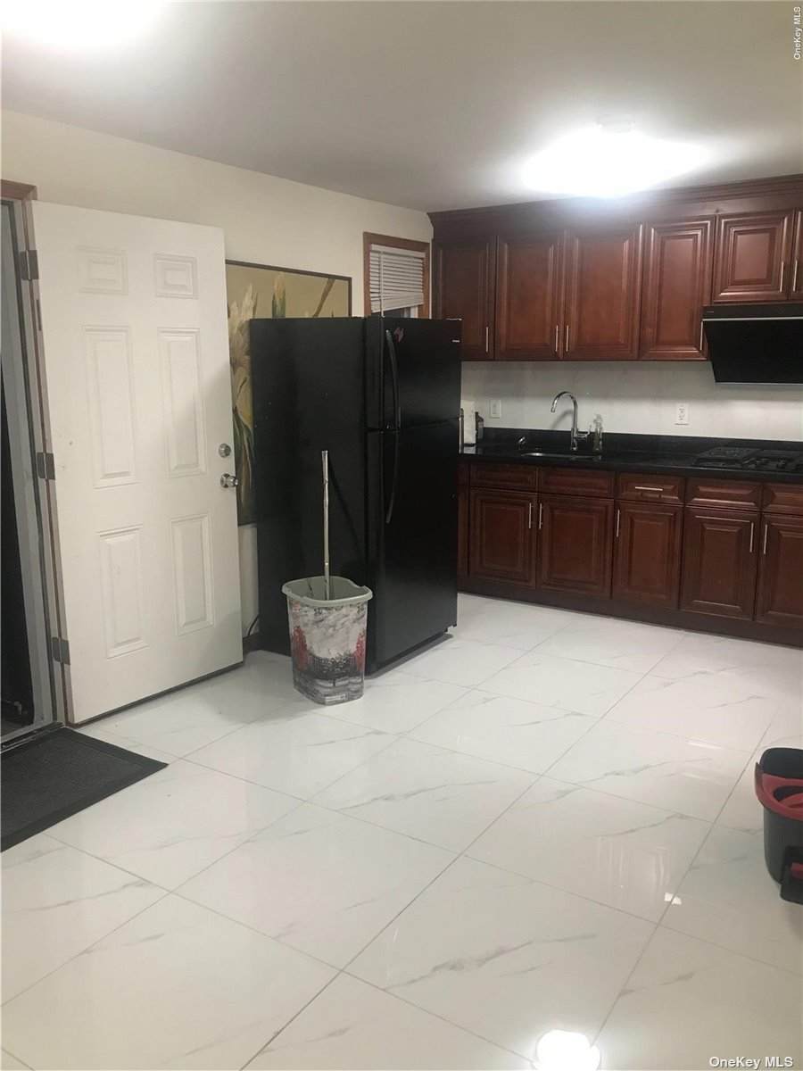 147-16 16 Rd - Photo 1