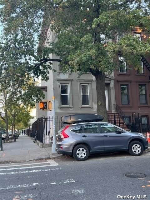 107 Albany Avenue - Photo 1