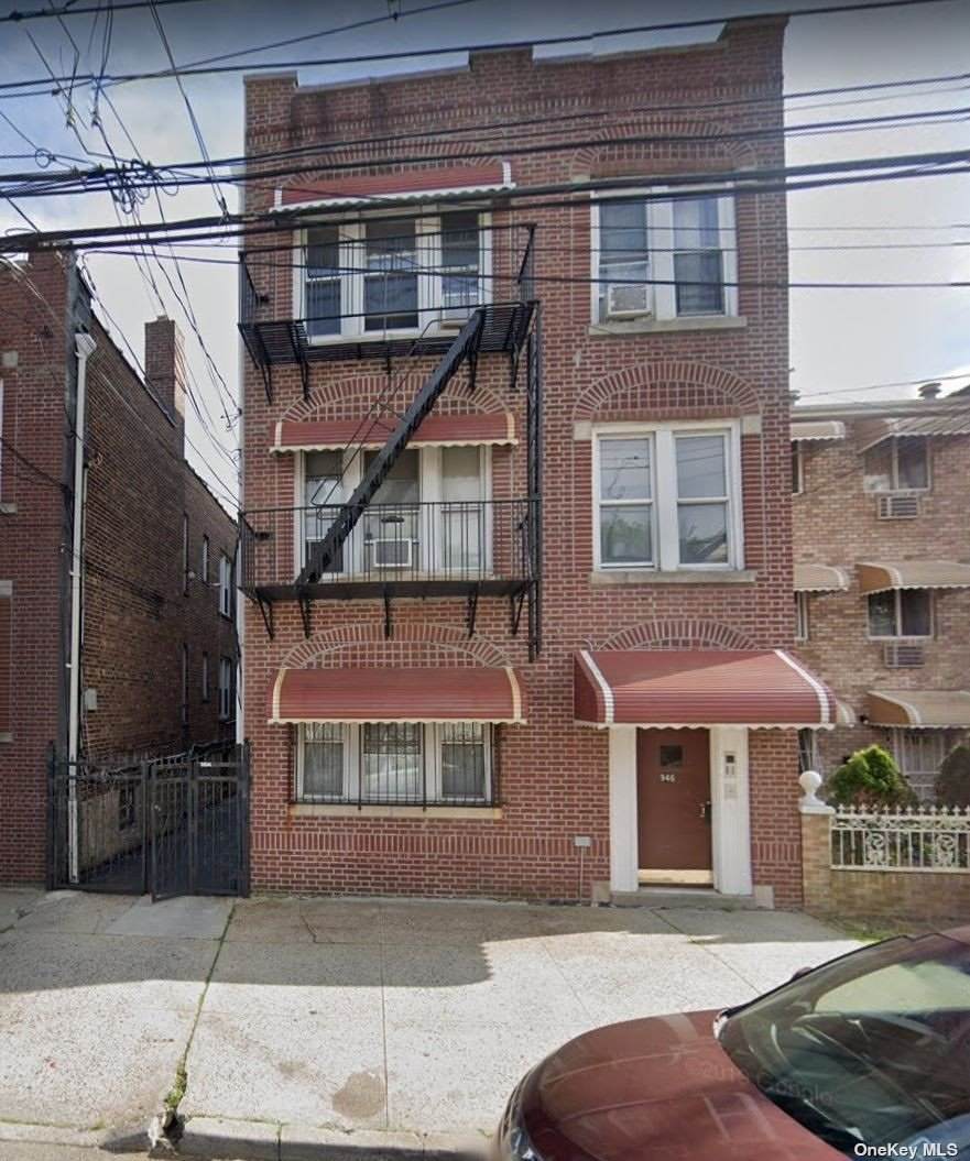 946 227 Street - Photo 1