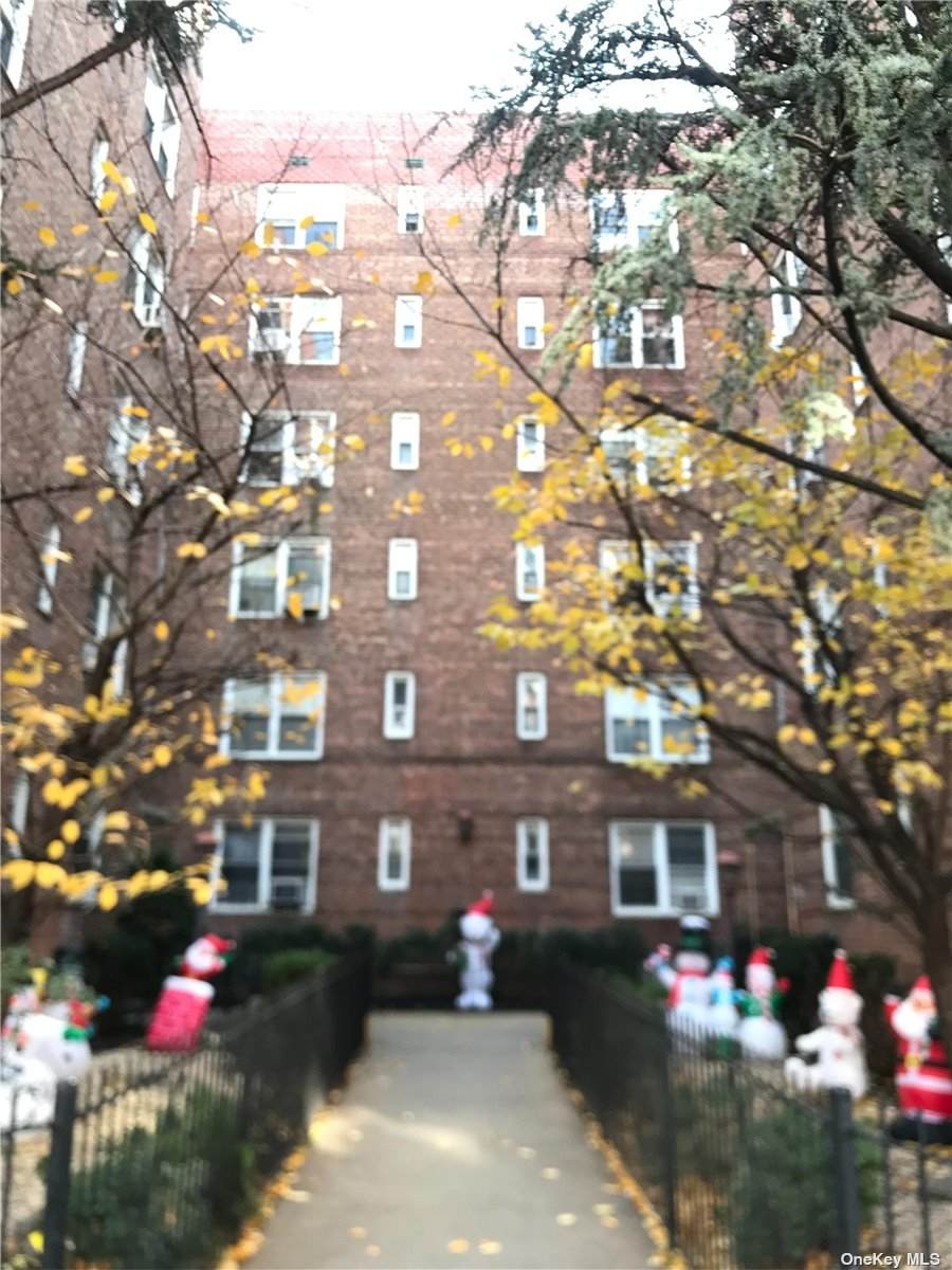 134-34 Franklin Ave - Photo 1