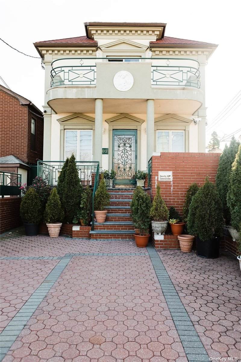 1602 Shore Boulevard - Photo 1