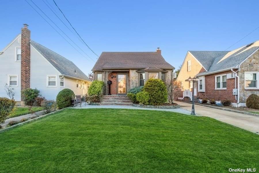145 Mayfair Avenue - Photo 1