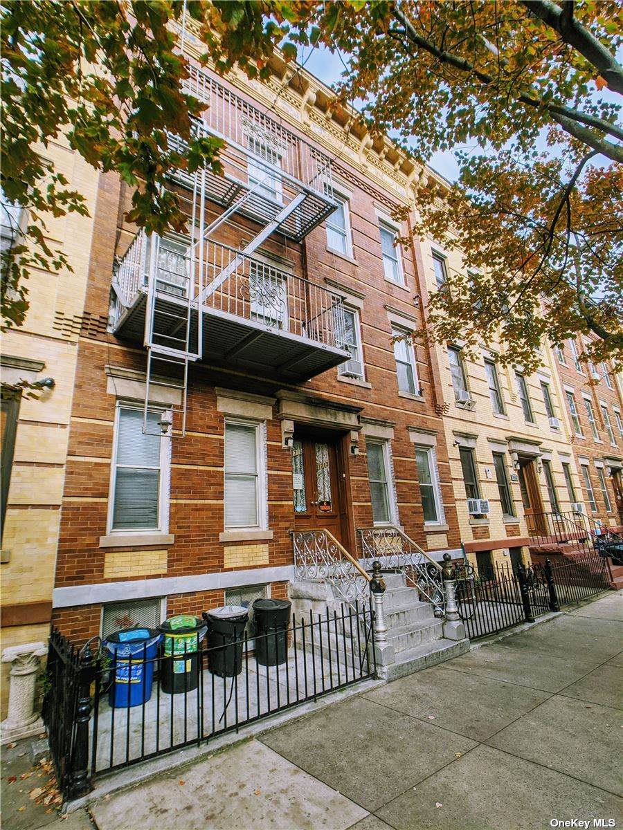 17-13 Putnam Avenue - Photo 1