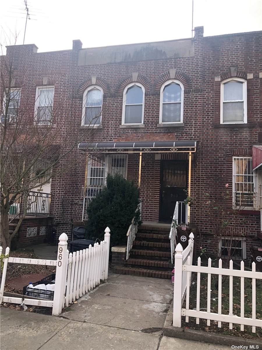960 55 Street - Photo 1