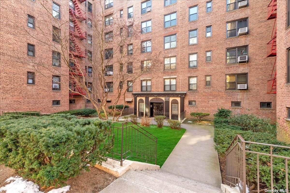 83-85 Woodhaven Boulevard - Photo 1