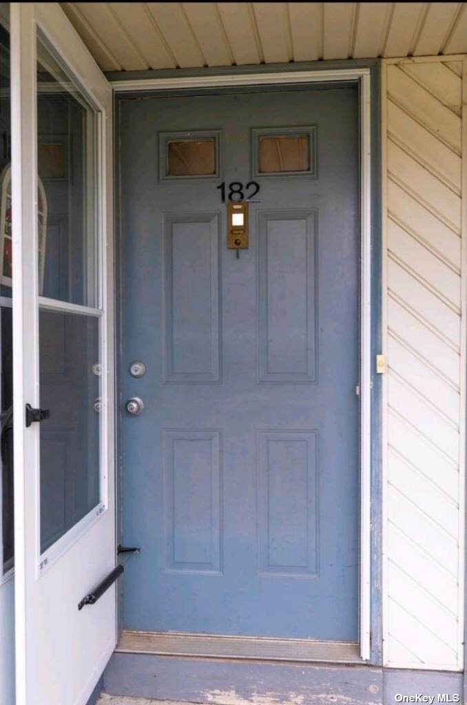 182 Pointe Circle No - Photo 1