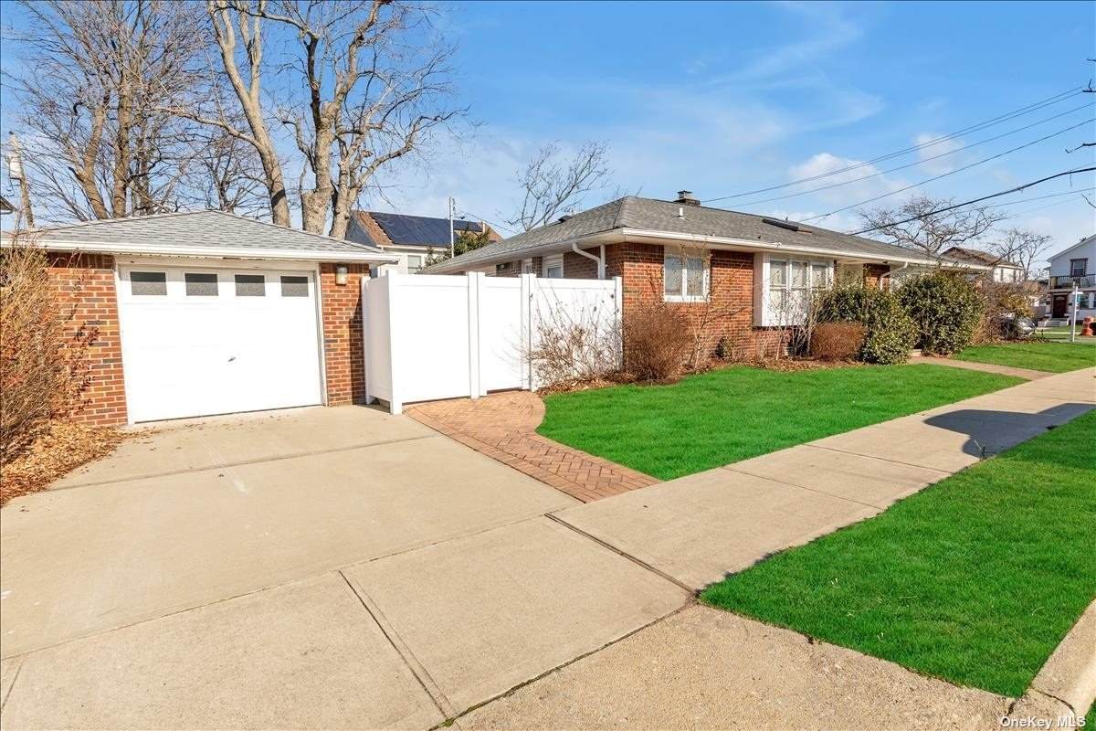 501 Lincoln Boulevard - Photo 1