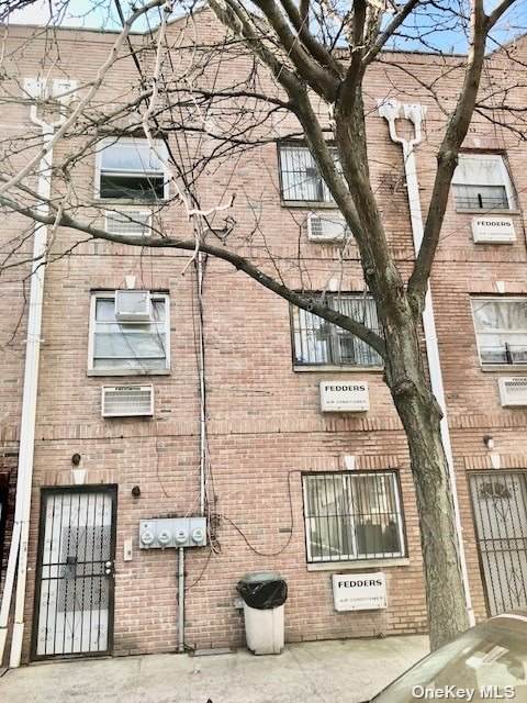 582 New Jersey Avenue - Photo 1