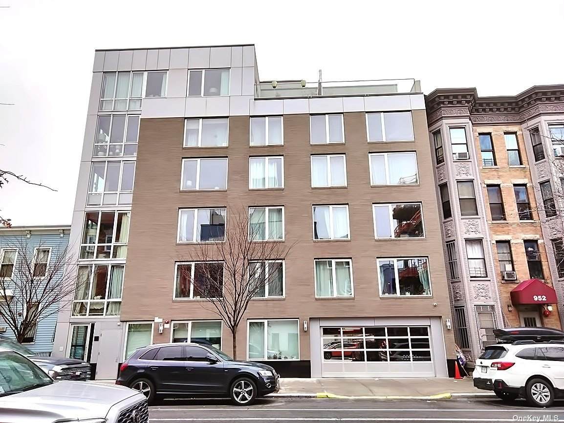954 Bergen Street - Photo 1