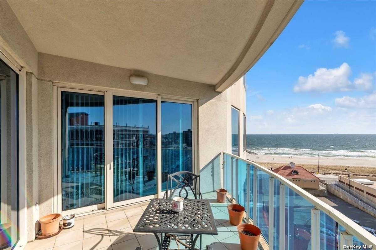 403 Boardwalk - Photo 1
