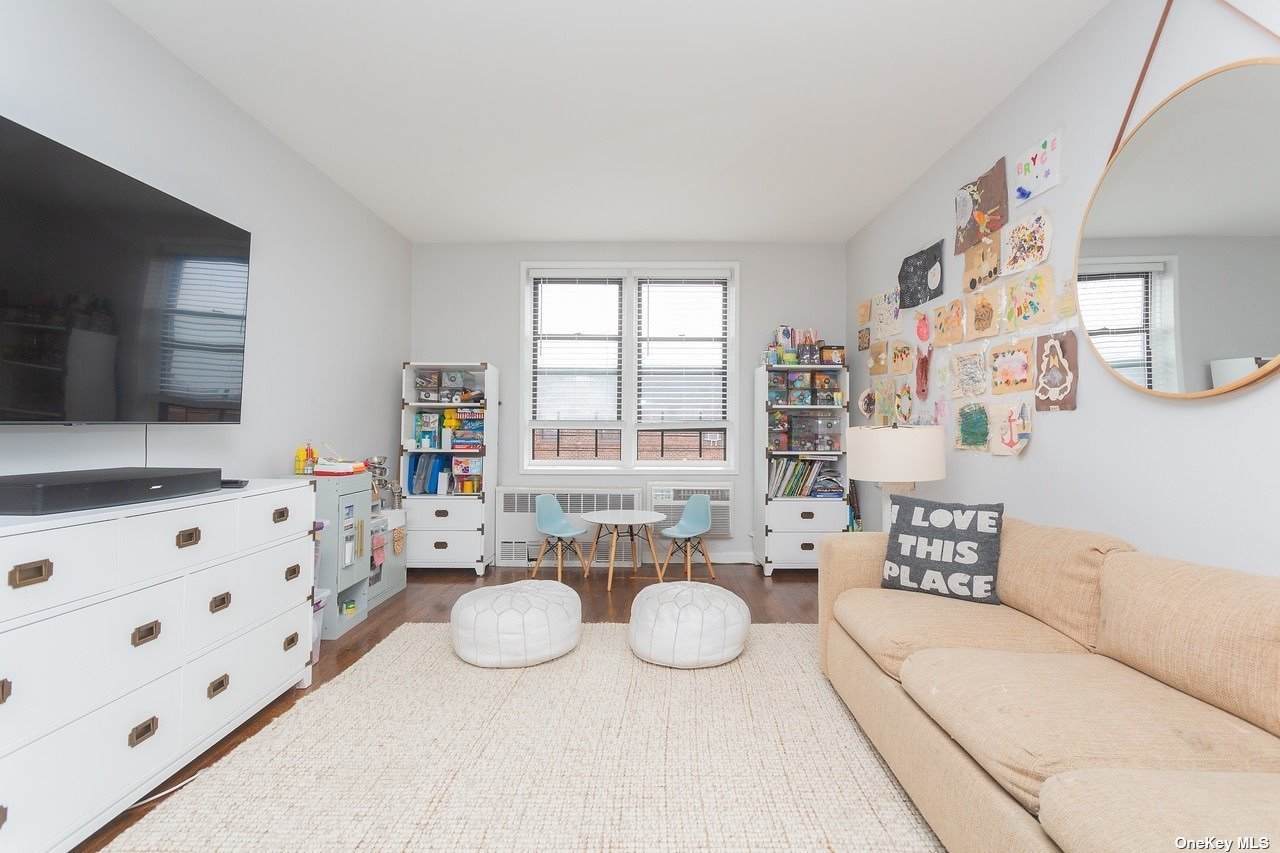 141-05 Pershing Crescent - Photo 1