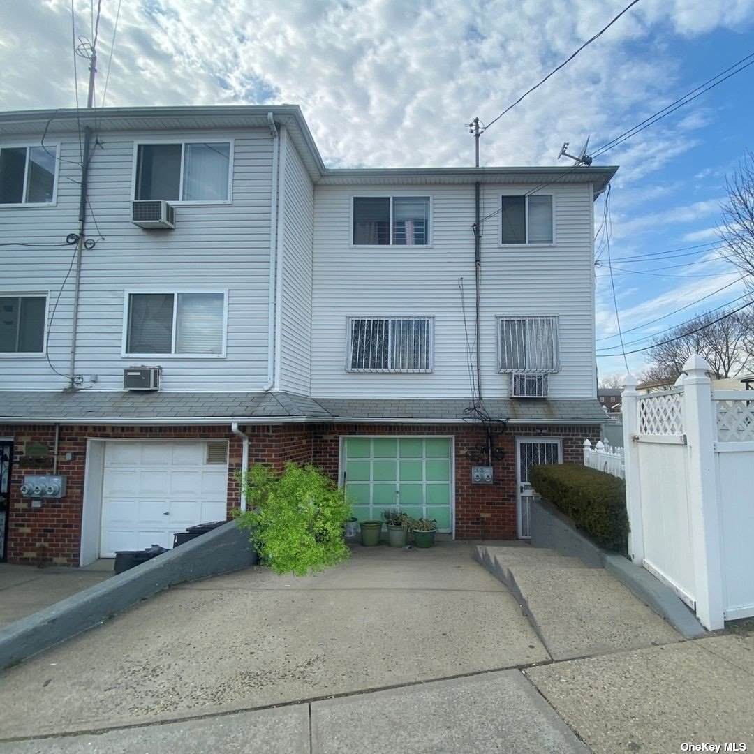 126-06 Farmers Boulevard - Photo 1