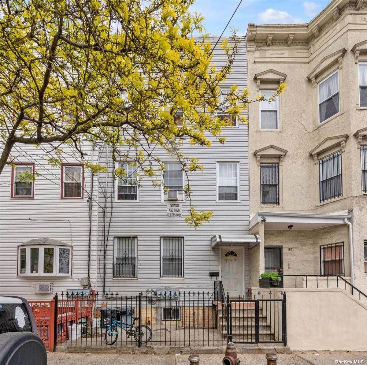 195 Sheridan Avenue - Photo 1