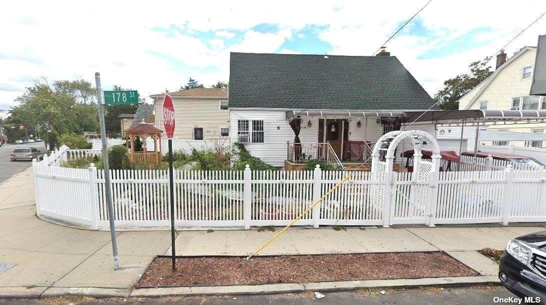 177-25 Sayres Avenue - Photo 1