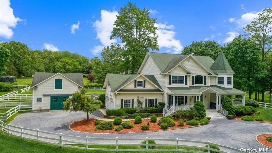 4 Holly Lane - Photo 1